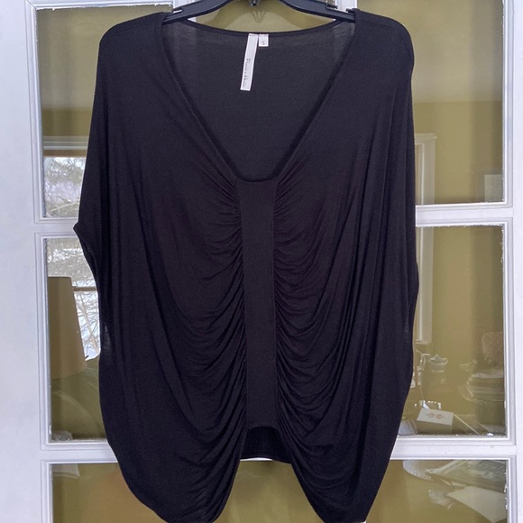 PRICE DROP! Flats & Heels Black Batwing / Dolman Sleeve Top Women's Size S - Picture 1 of 3